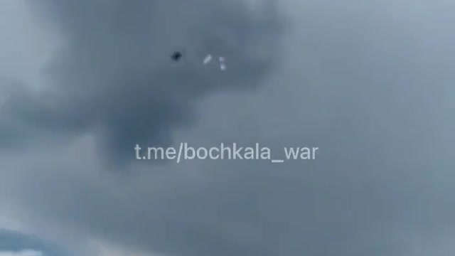 Ukrainian SU-25s dodging Anti-air missiles