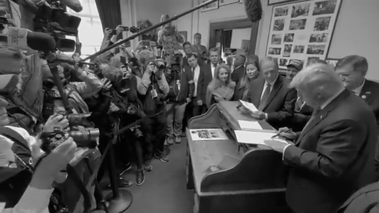 Dan Scavino Jr.πΊπΈπ¦
-45 signs and files the necessary paperwork in the New Hampshire Secretary ...
