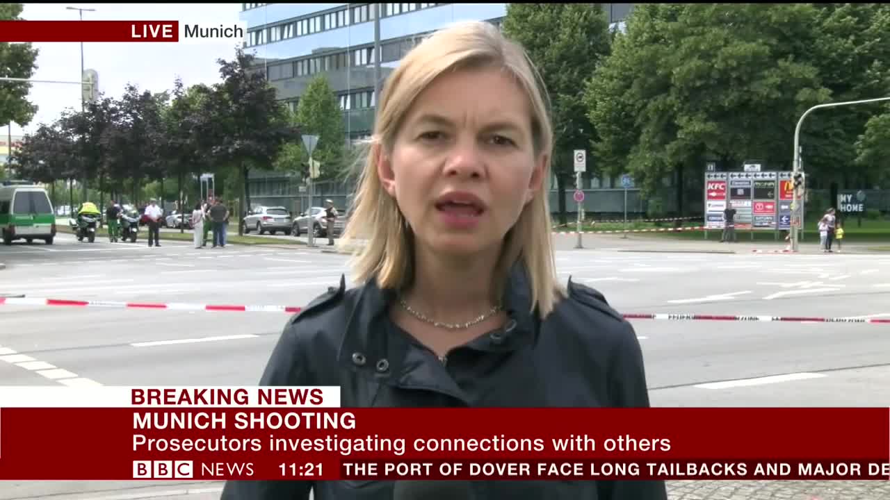 Munich gunman 'obsessed with shootings' - BBC News