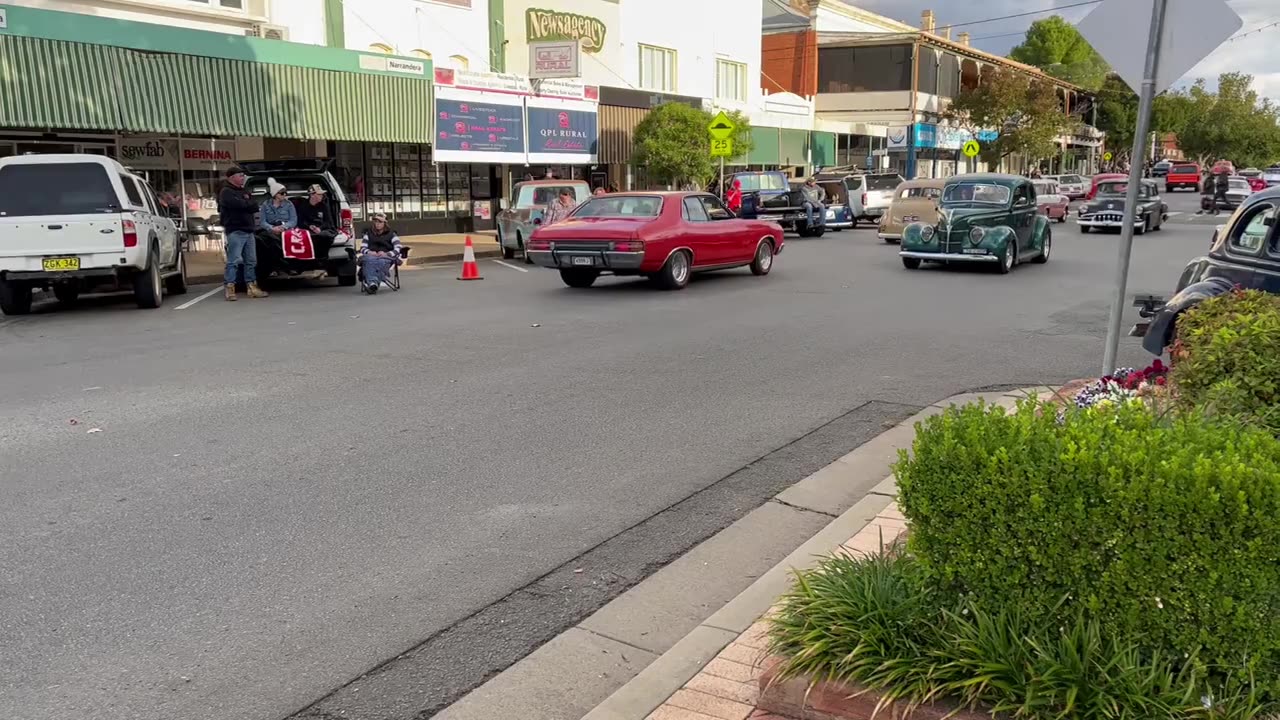 Narrandera Rod Run 2023 (daylight) 10 Cruisin no boozin