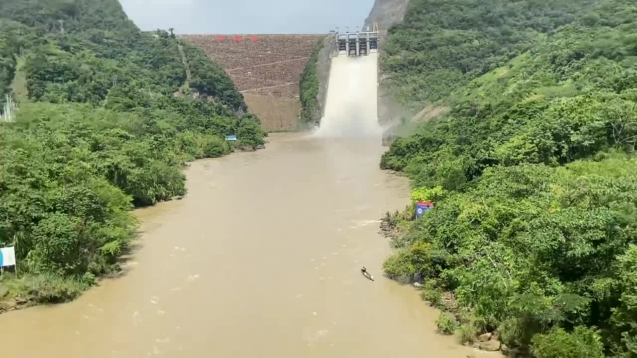 Así fue la apertura de las compuertas de la represa Hidrosogamoso, en Santander