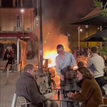 Romantic date in Paris. Dinner under the light of the "candles".