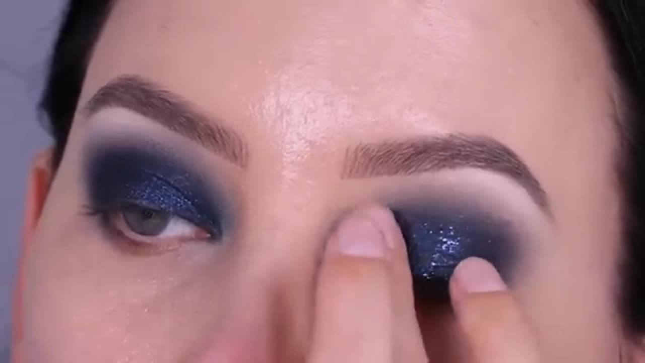 Navy Smokey Eyes..!!