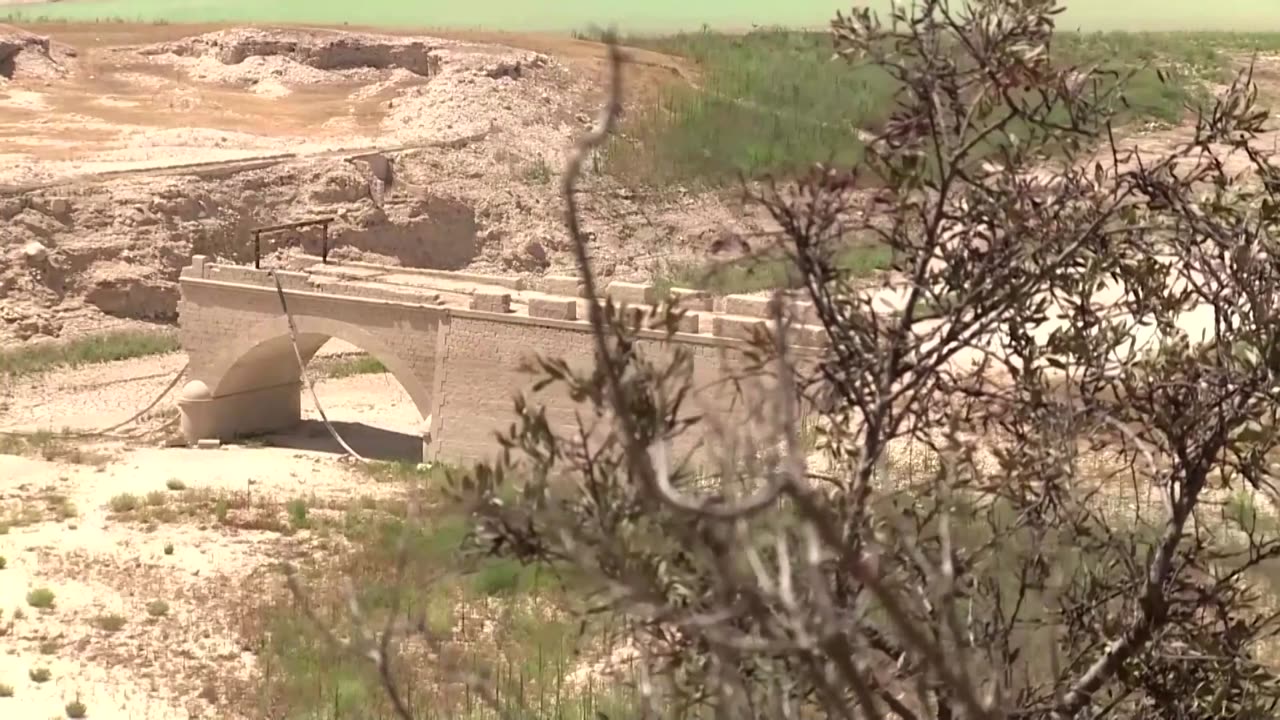 People queue for water, limit usage amid drought in Spain