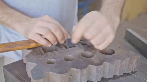 How to easily make Hinges - including the Jig - using Basic Tools-15