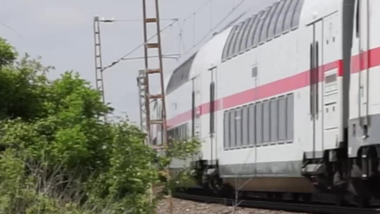 146 573 with an Intercity on the way to Gera
