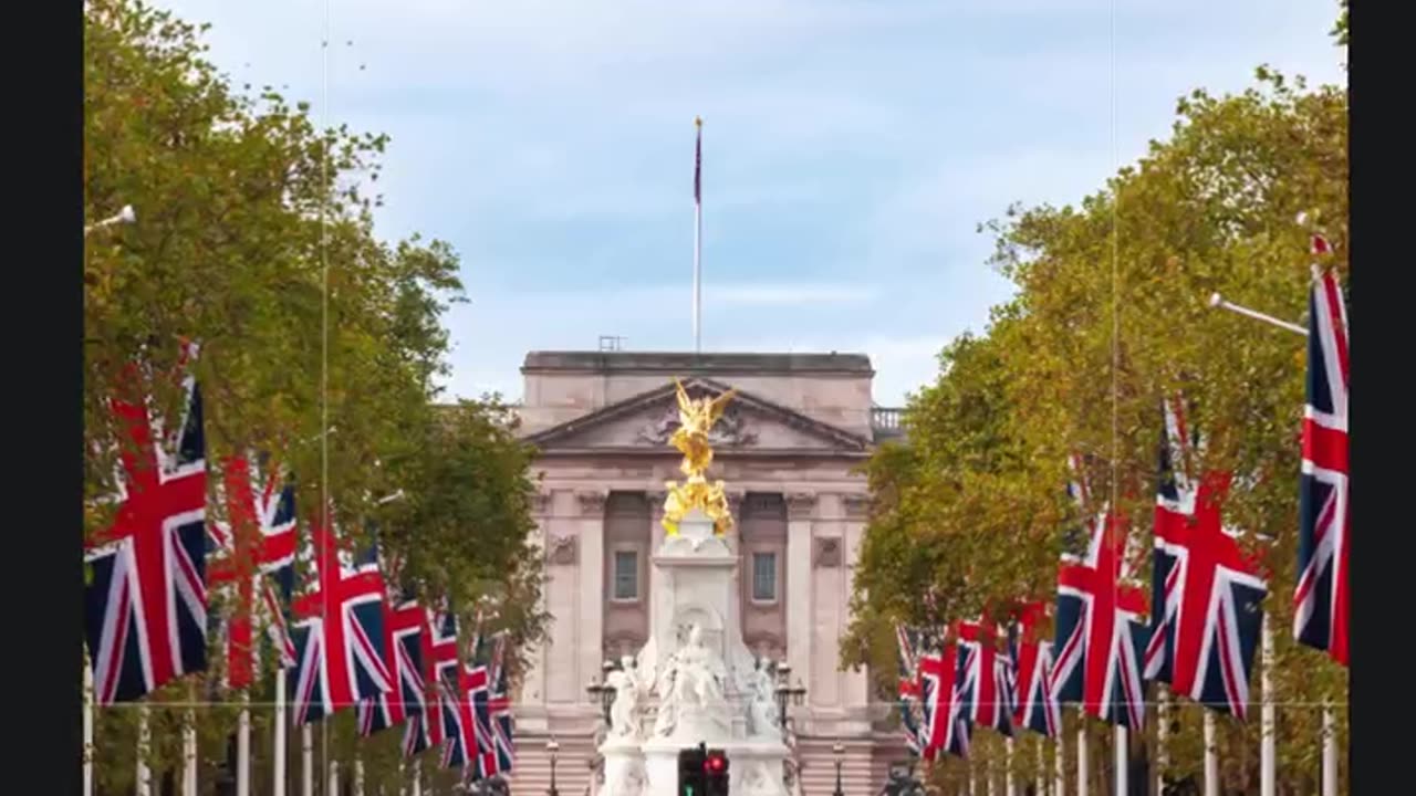 Buckingham Palace, the official residence of the British monarch #travel #shorts #short