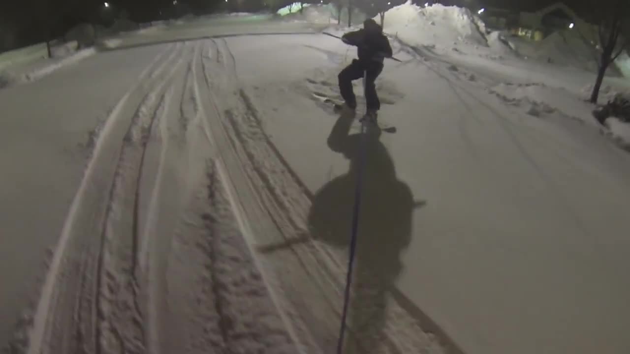 Tormenta de nieve permite andar en tabla por las calles