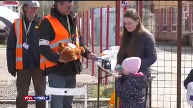 Ze zneužívání dávek Ukrajinci se stává výnosný byznys - Výlet ukončen a dávky zaregistrovány