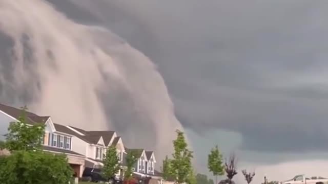 clouds resembling tsunami waves