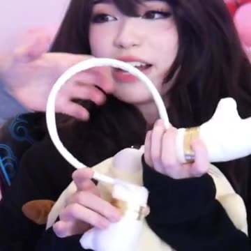 Alinity found Emiru's guitar1