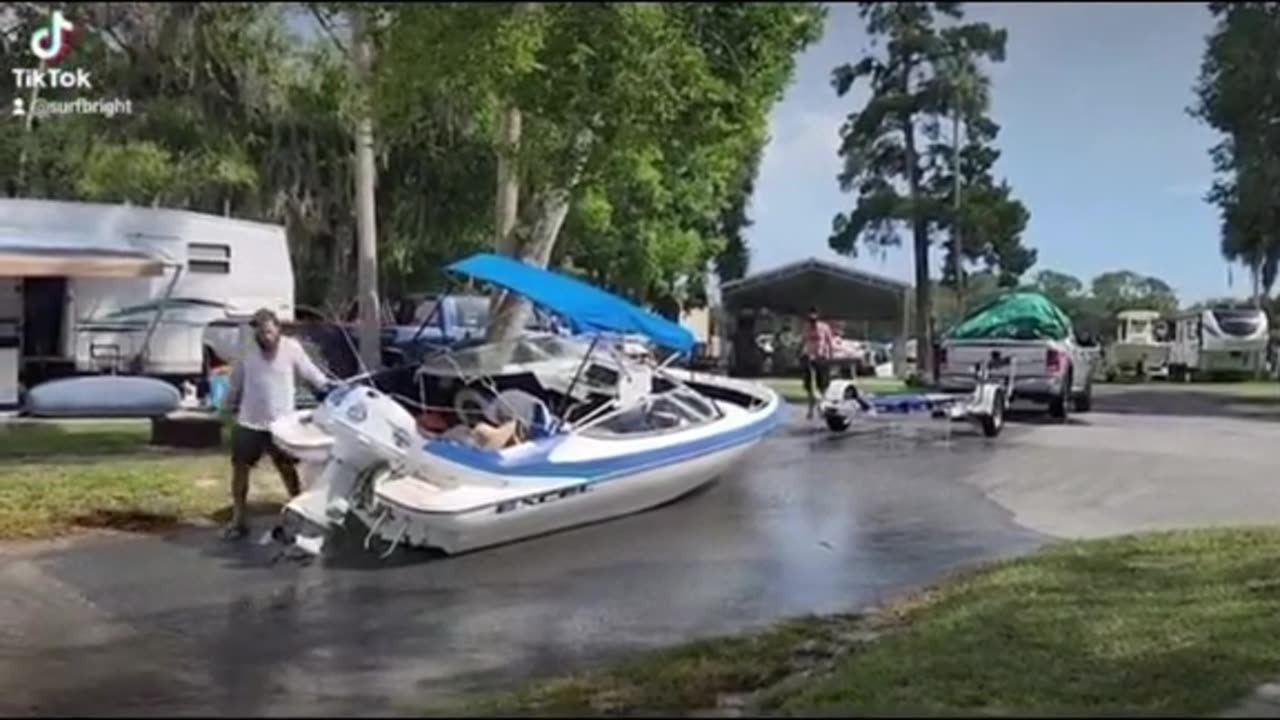 Funny boat ramp fail