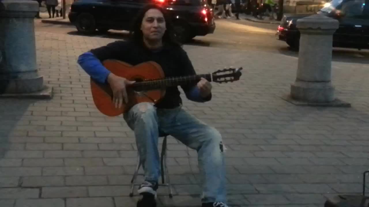 Spanish style guitar busking in Trafalgar Square