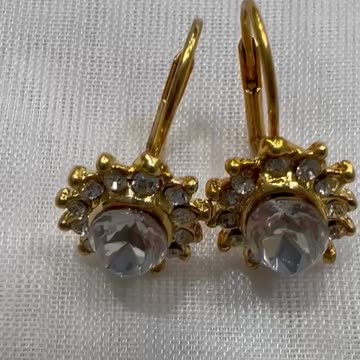 18KGP Leverback Earrings. Made with Swarovski Crystals. Rare Find. Party. Event