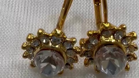 18KGP Leverback Earrings. Made with Swarovski Crystals. Rare Find. Party. Event