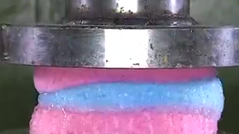 Crushing objects by hydraulic Press