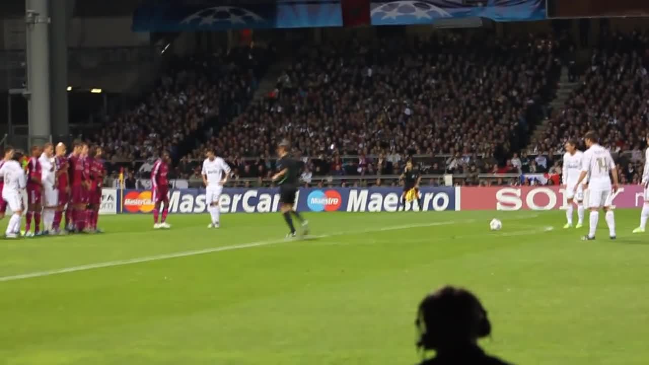 Coup franc Cristiano Ronaldo - Lyon 0-1 Real Madrid 02/11/2011