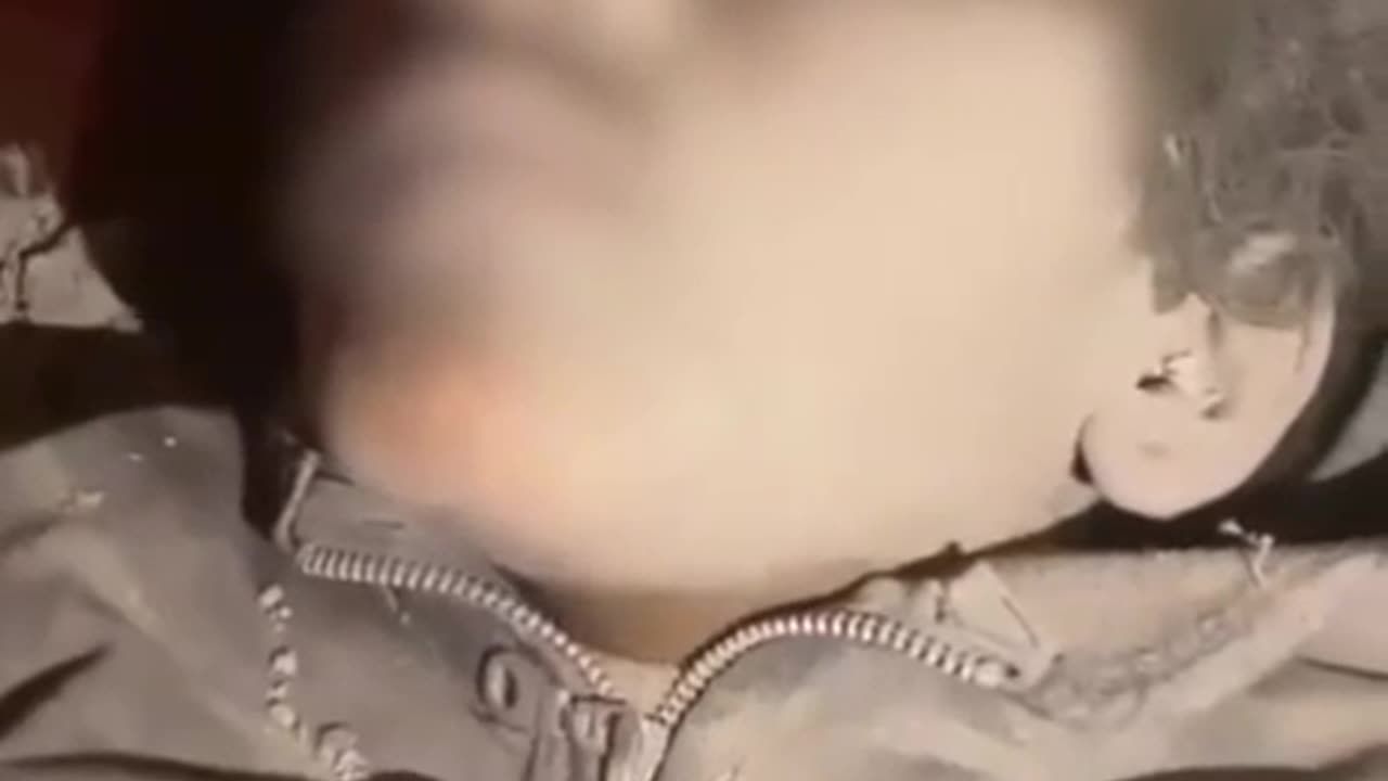 A father asks his daughter to forgive him (Graphic)