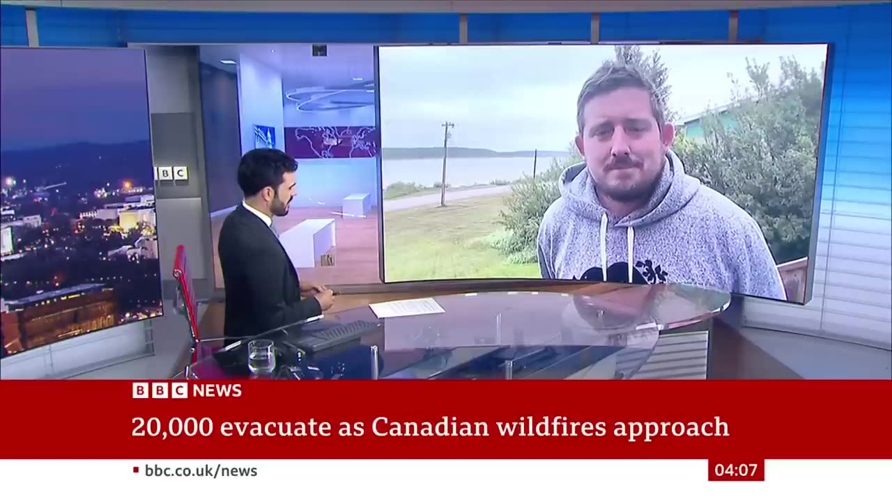 Canadian wildfires: Yellowknife evacuates 20,000 people