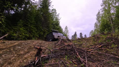 Offroading a Tricky Traverse // The Jeep Life 4x4