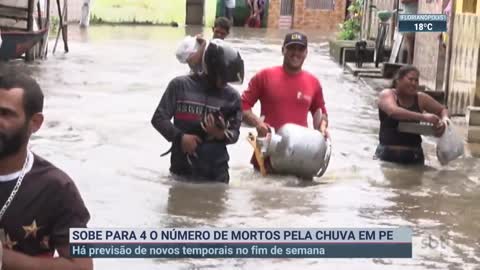 Sobe para 4 número de mortos pela chuva em Pernambuco | SBT Brasil (26/05/22)