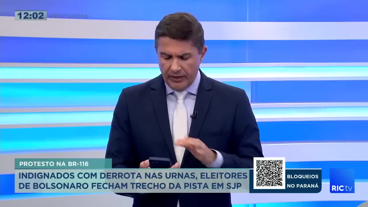 Caminhoneiros bolsonaristas fazem protestos e fecham estradas pelo Brasil