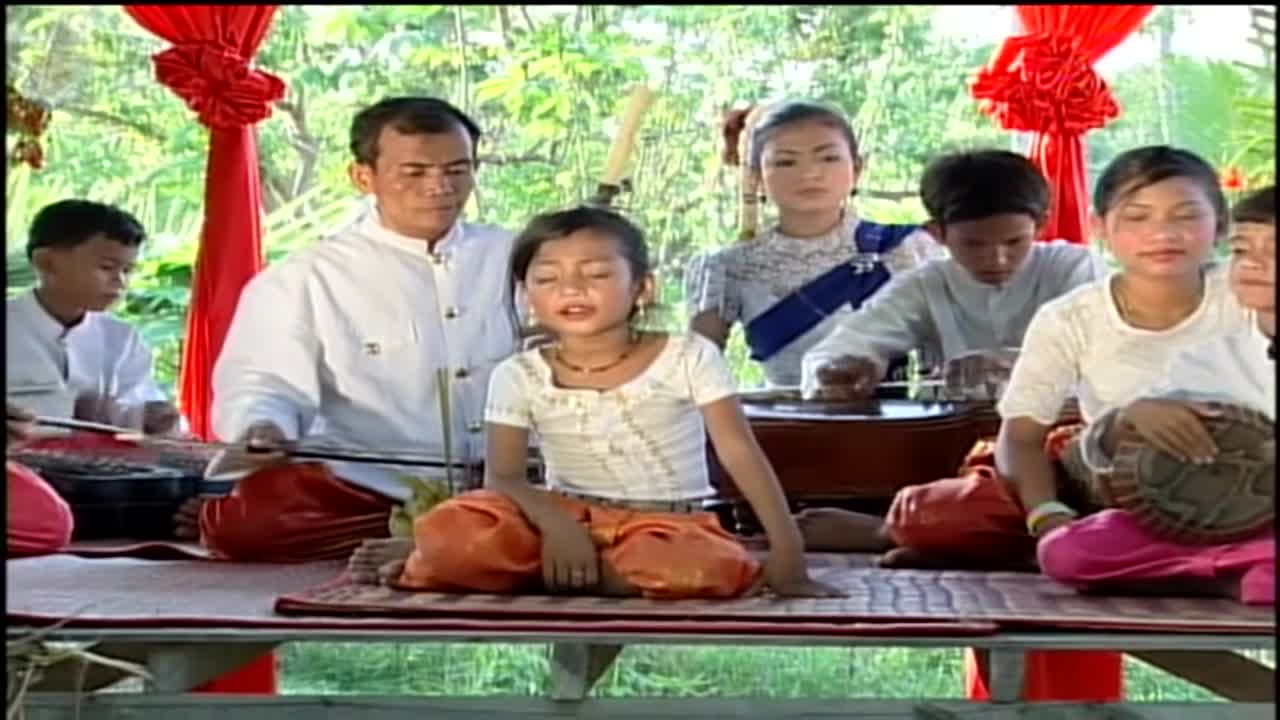 ក្រុមគ្រួសារ នាង ខាត់ សុឃីម 2002