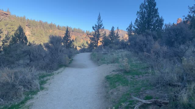 Desert Canyon, Juniper Trees & Sage Brush – Smith Rock State Park – Central Oregon – 4K