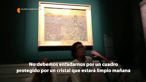 TALIA: ACTIVISTAS TIRAN SOPA de guisantes a una OBRA DE VAN GOGH en ROMA |