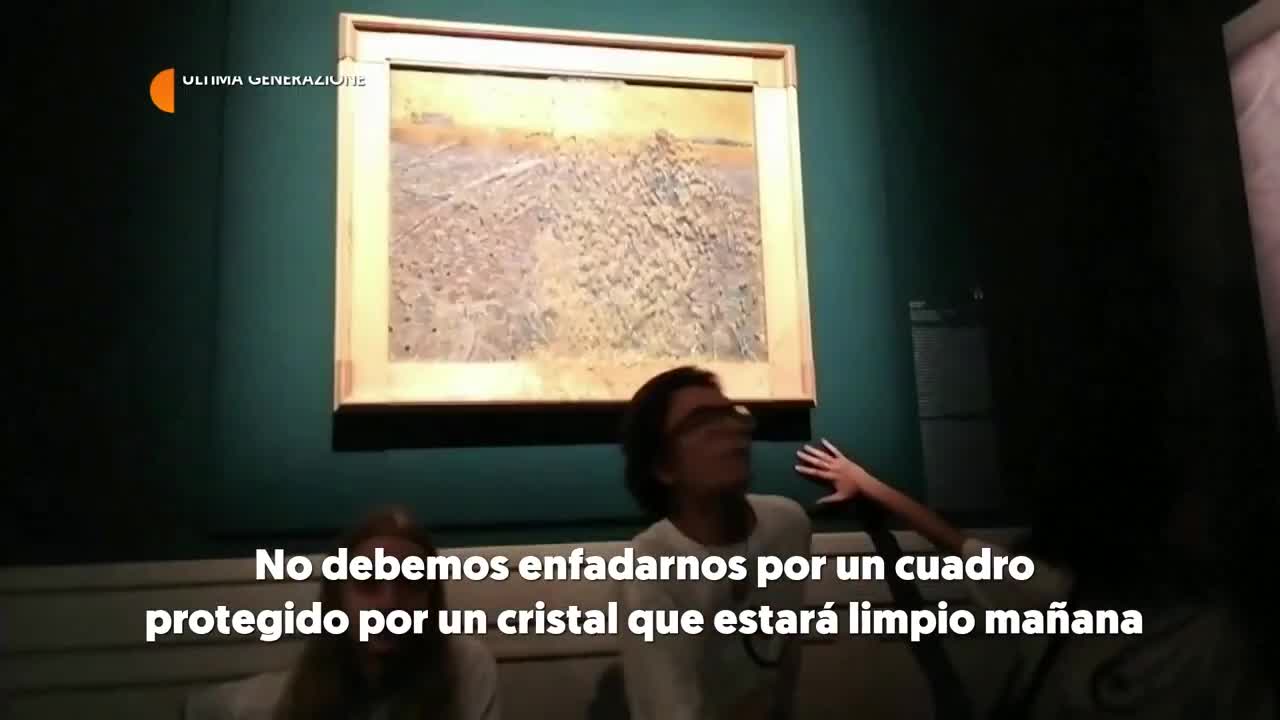 TALIA: ACTIVISTAS TIRAN SOPA de guisantes a una OBRA DE VAN GOGH en ROMA |