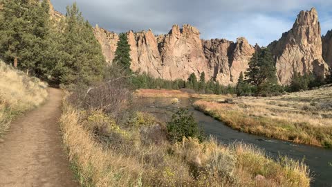 Central Oregon – Smith Rock State Park – Beautiful High Desert Canyon – 4K