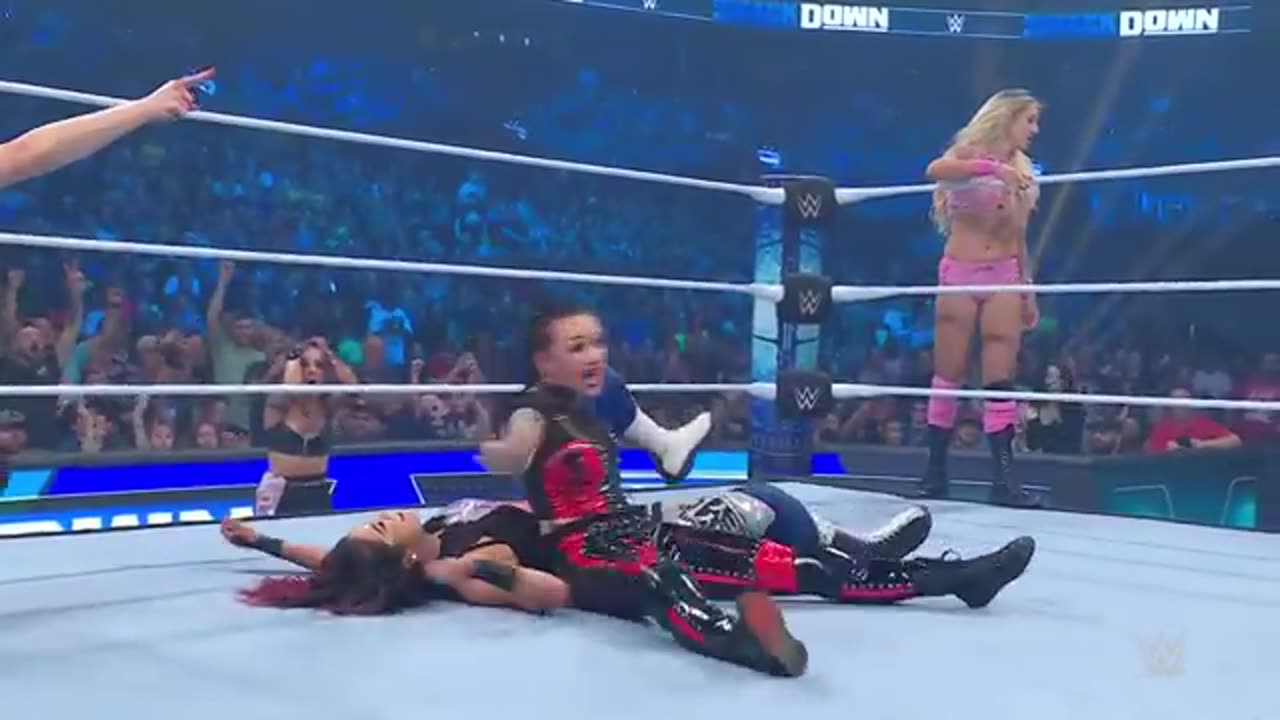 Asuka steals the wwe womens title