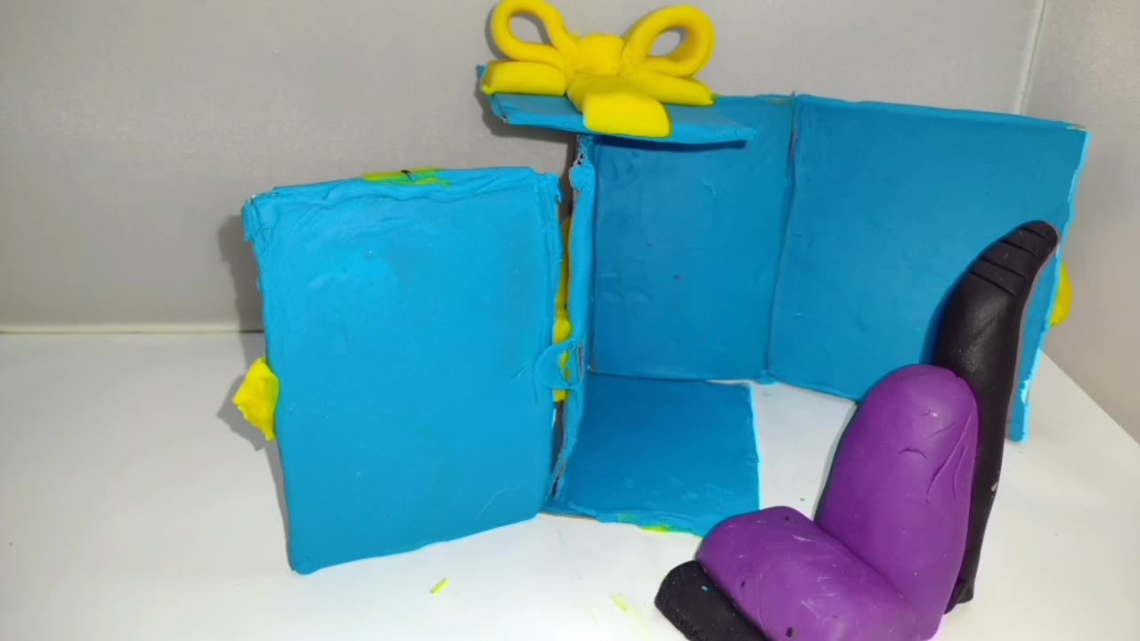 A Gift that Sucks claymation stop motion animation short film