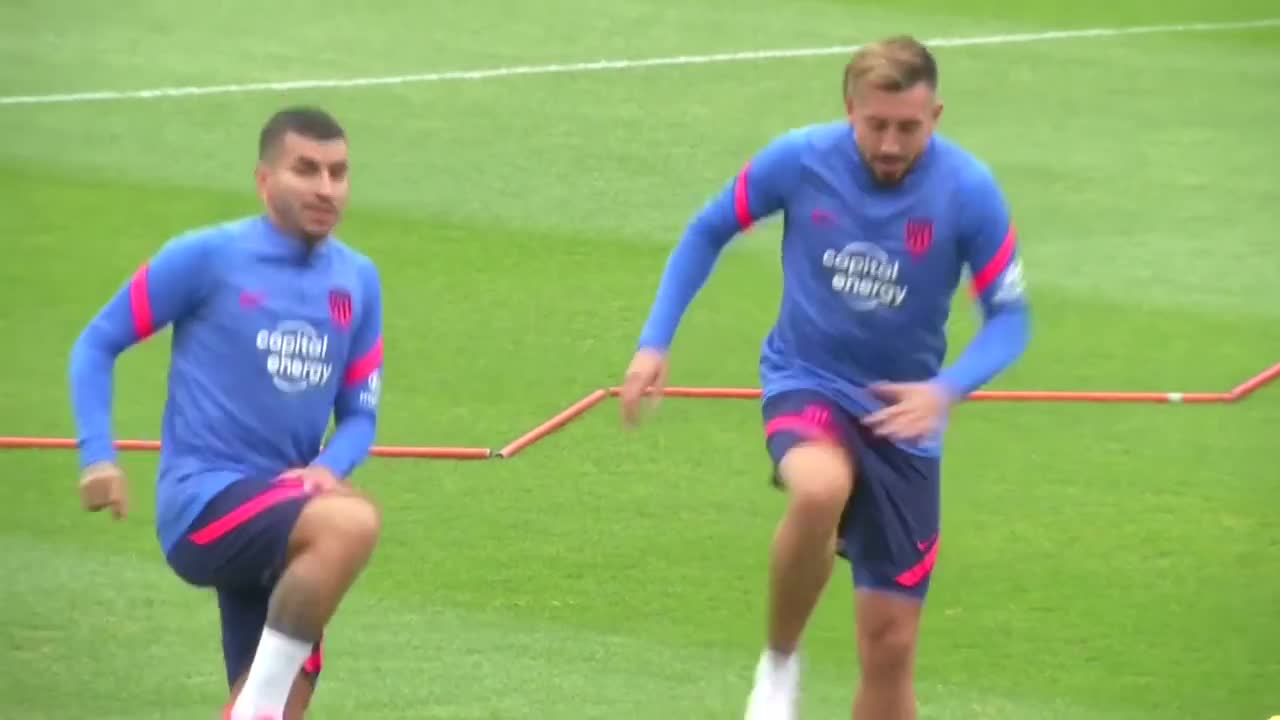 Argentina calls Angel Correa to replace Nico Gonzalez, out due to injury.