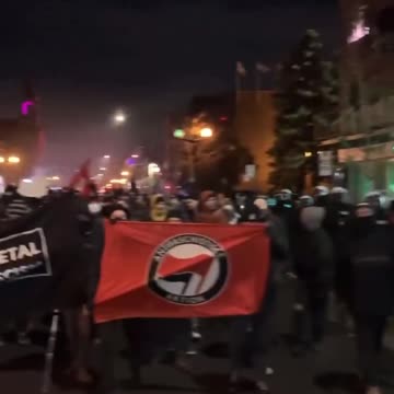 Police escalating and attempting to surround the demonstration