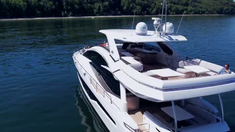 Galeon 800 Fly