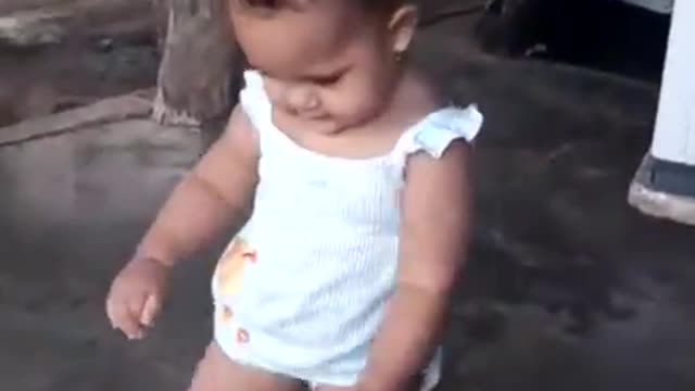 Hilarious baby's epic dance moves