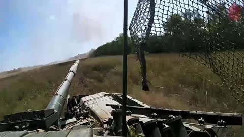 Ukrainian Tank Group Moving On Russian Positions While Under Intense Bombardment