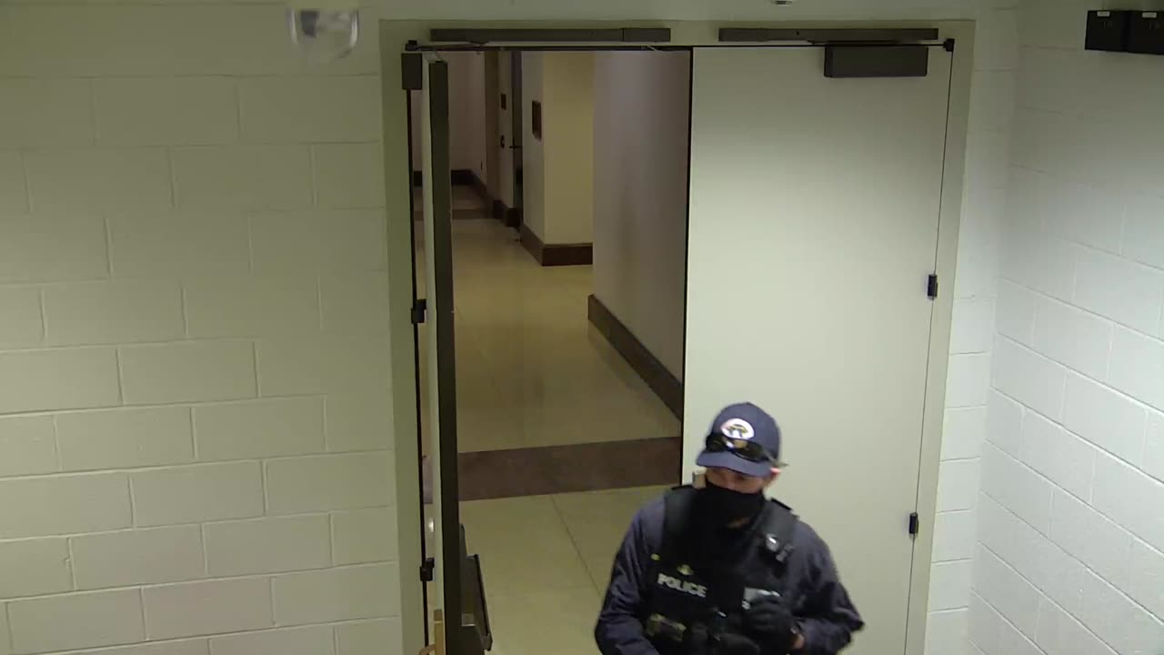 7183CVCULElevator#5Lobby_2021-01-06_21h00min02s500ms.mp4