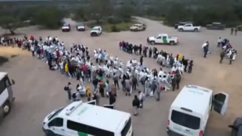 US SOUTHERN BORDER ILLEGALS ARRIVING, BUSSED FURTHER INTO AMERICA THEN FREED ONTO THE STREETS.