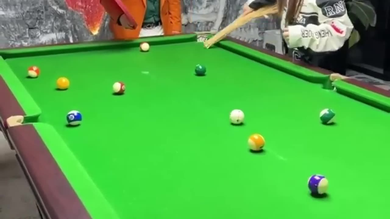 CRAZY SKILLS BILLIARD PLAYER