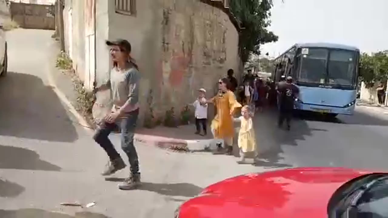 Happening Now: Israeli Settlers Occupied A New Palestinian Building In Hebron.