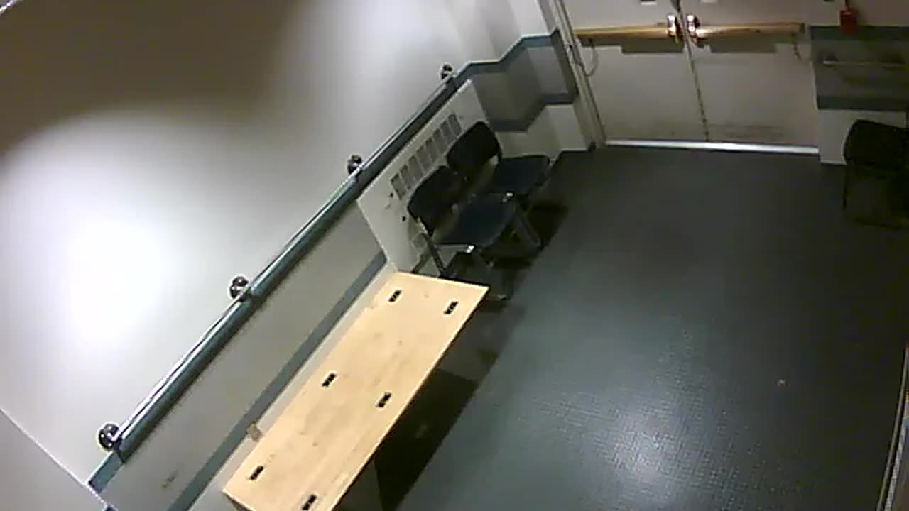 1657HQOB02PrisonerProcessingLobby_2021-01-05_03h00min00s917ms.mp4