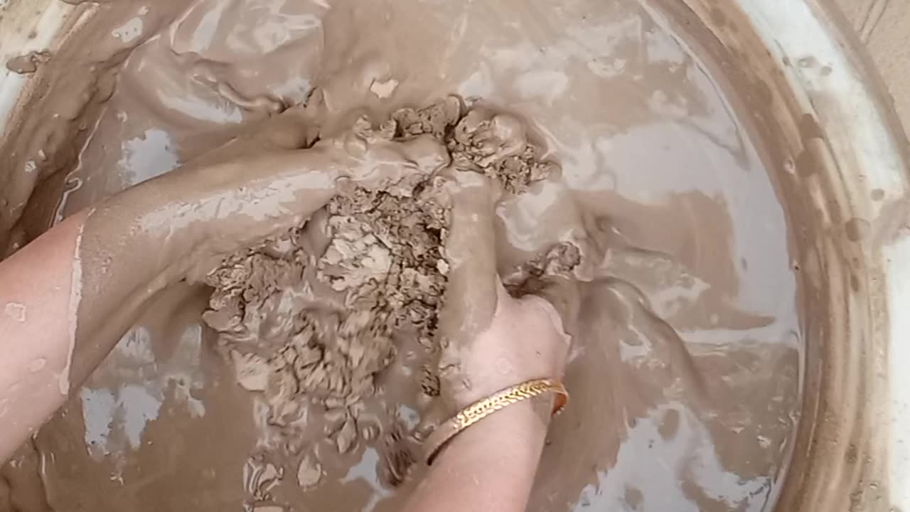 Making of pure mud sculpture