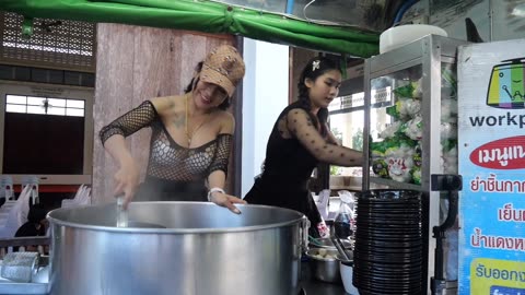 The Most Popular Noodle on Food Truck in Thailand -Thai Street Food