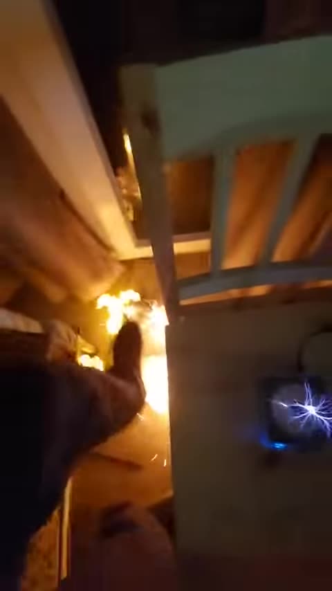 Bluetooth Music TESLA COIL : Don't TRY this At HOME !