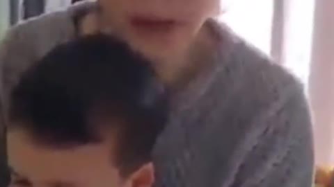 Perché? Per un manipolo di criminali che vi convince di questo?