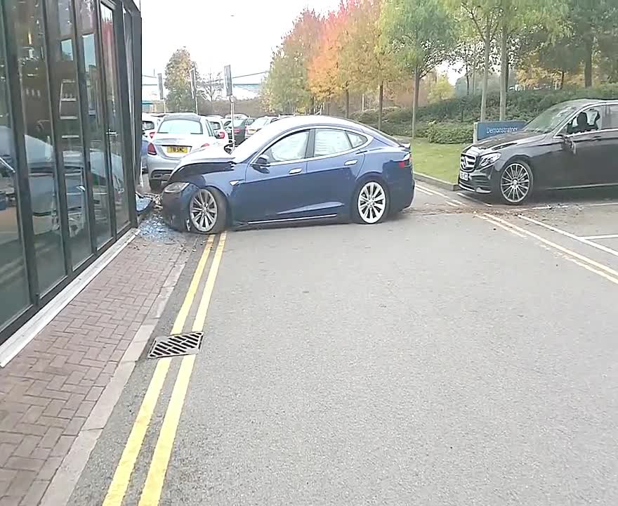CÓMPRATE UN COCHE ELÉCTRICO