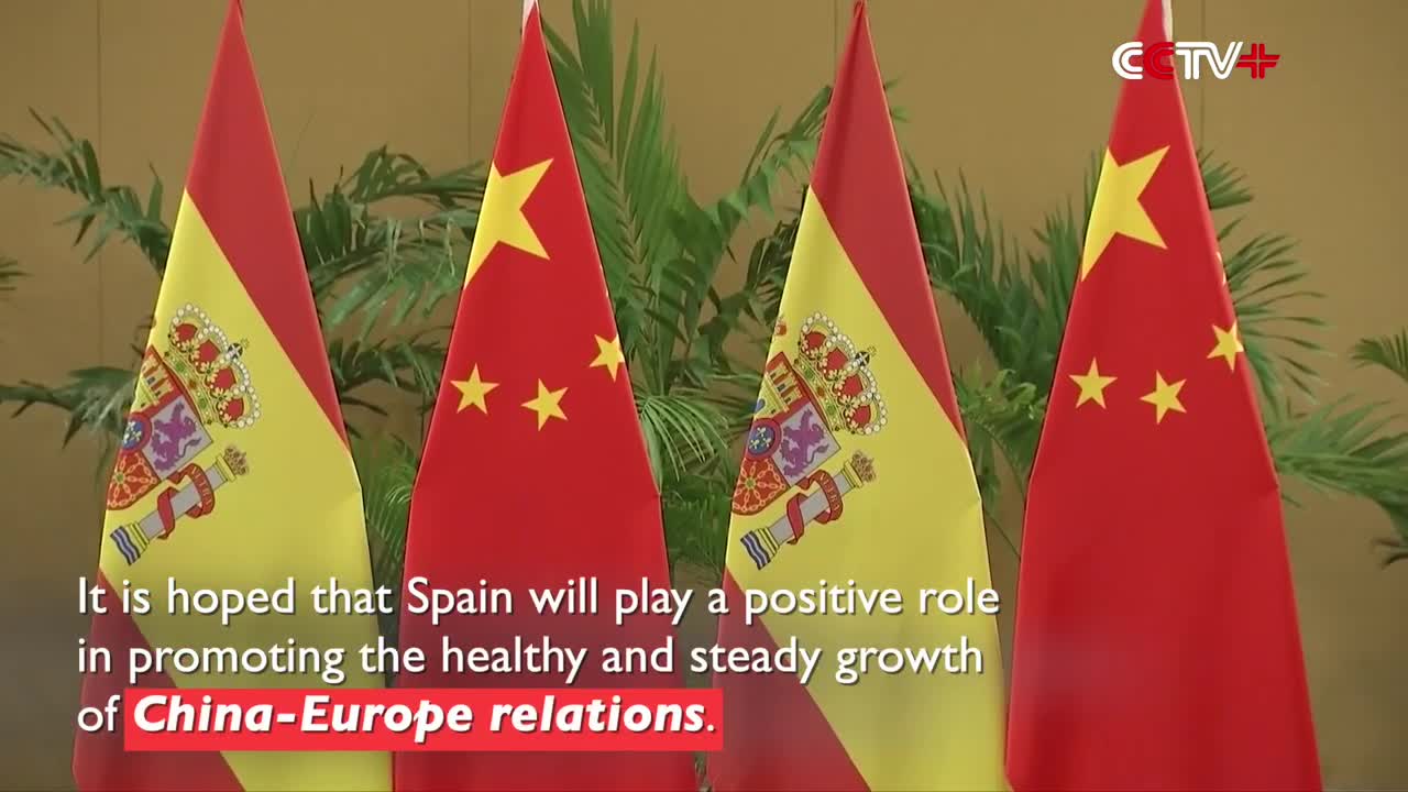 Xi Meets Spanish PM in Bali