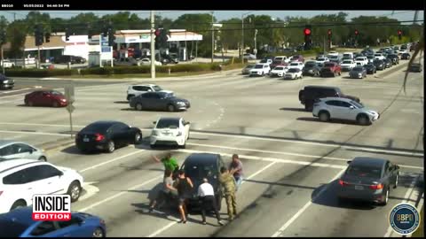 Strangers Band Together to Help Save Unconscious Driver_1